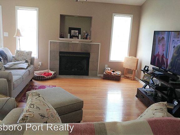 2nd image of 124 River Reach Dr W