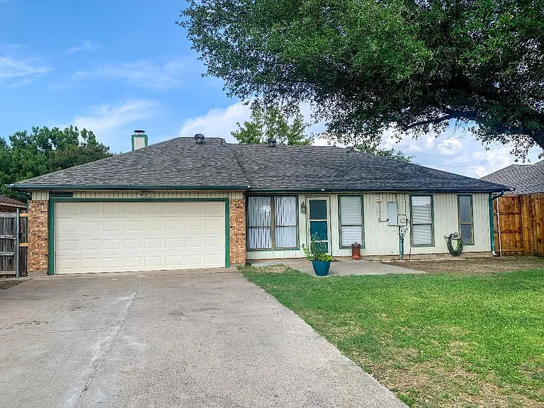 San Saba St — Photo 19