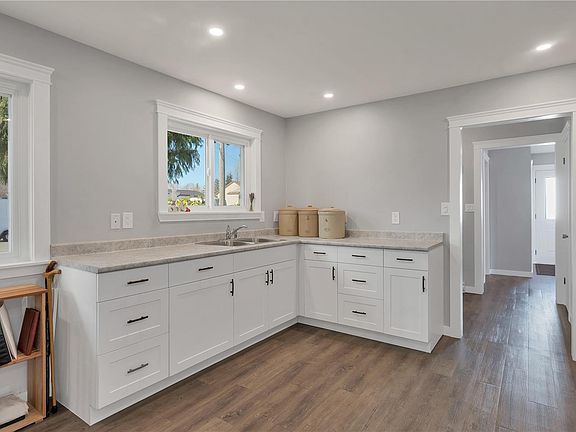 5th image of 277 Carolyn Rd