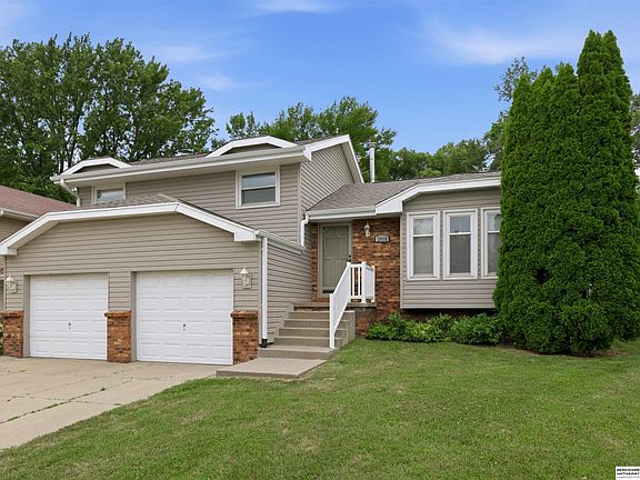 2nd image of 2918 S 157th Cir