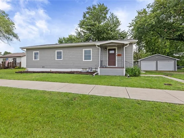 623 Walnut St, Wellsville, KS 66092