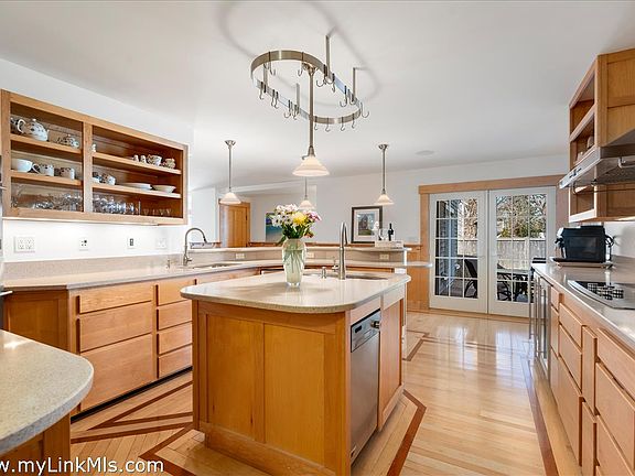 5th image of 62 N Summer St