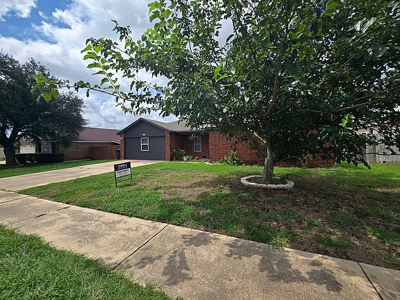 2nd image of 3504 Woodlake Dr