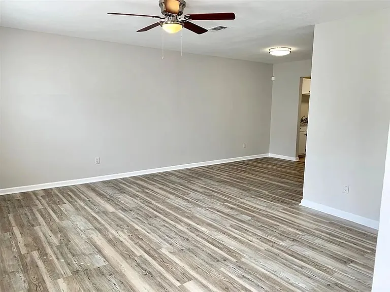 2208 Timberwood Cir S — Photo 11