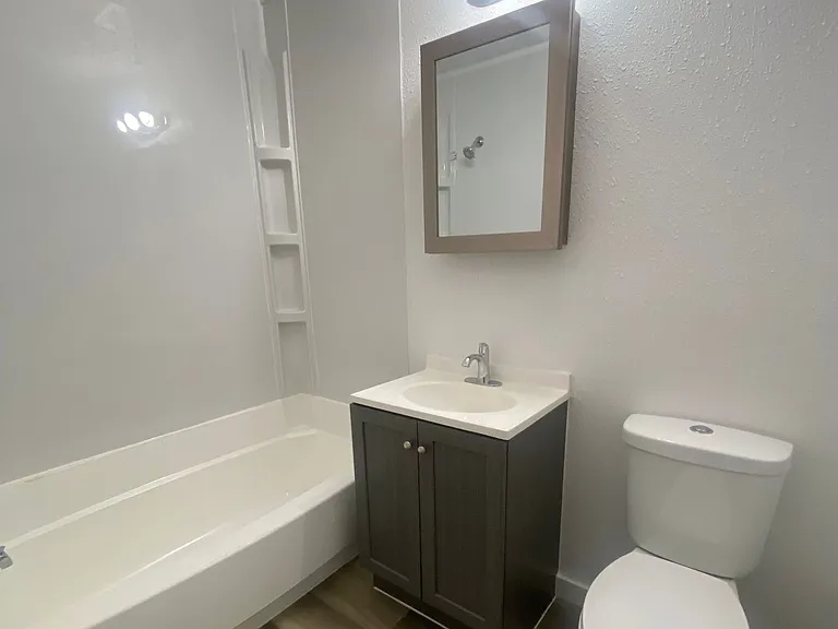 Cedar Crest Apartments — Photo 2