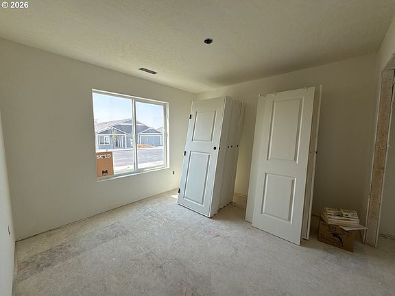 2nd image of 867 E Kinsley Ave