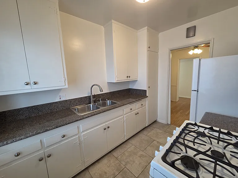 1059 S Wooster St #4 — Photo 7