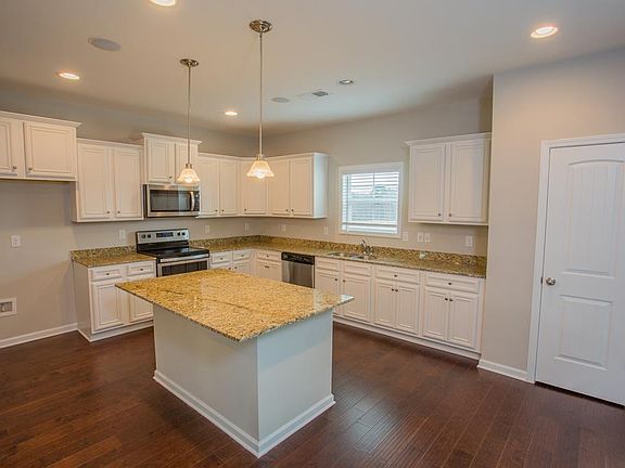 3rd image of 205 Luxborough Ct