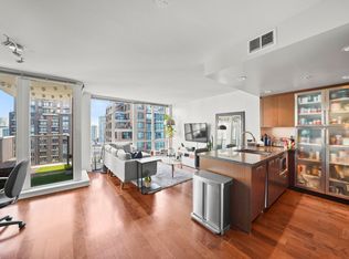 1055 Richards St #1708, Vancouver, BC V6B 0C2
