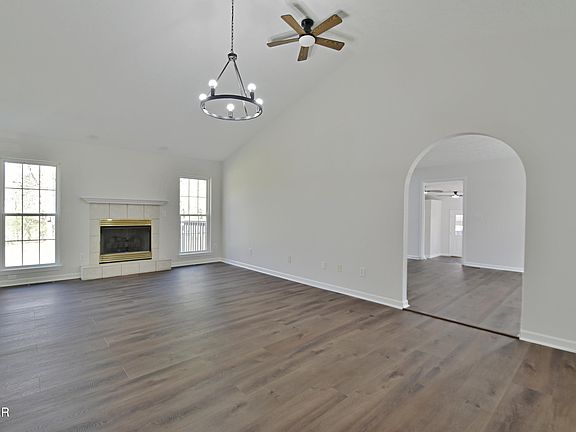 4th image of 2913 Village Ln