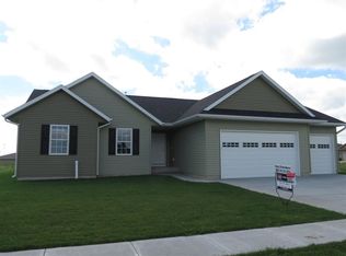 251 Old Oak Rdg, Hills, IA 52235