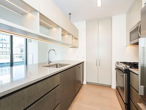 3rd image of 7 W 21st St APT 1801