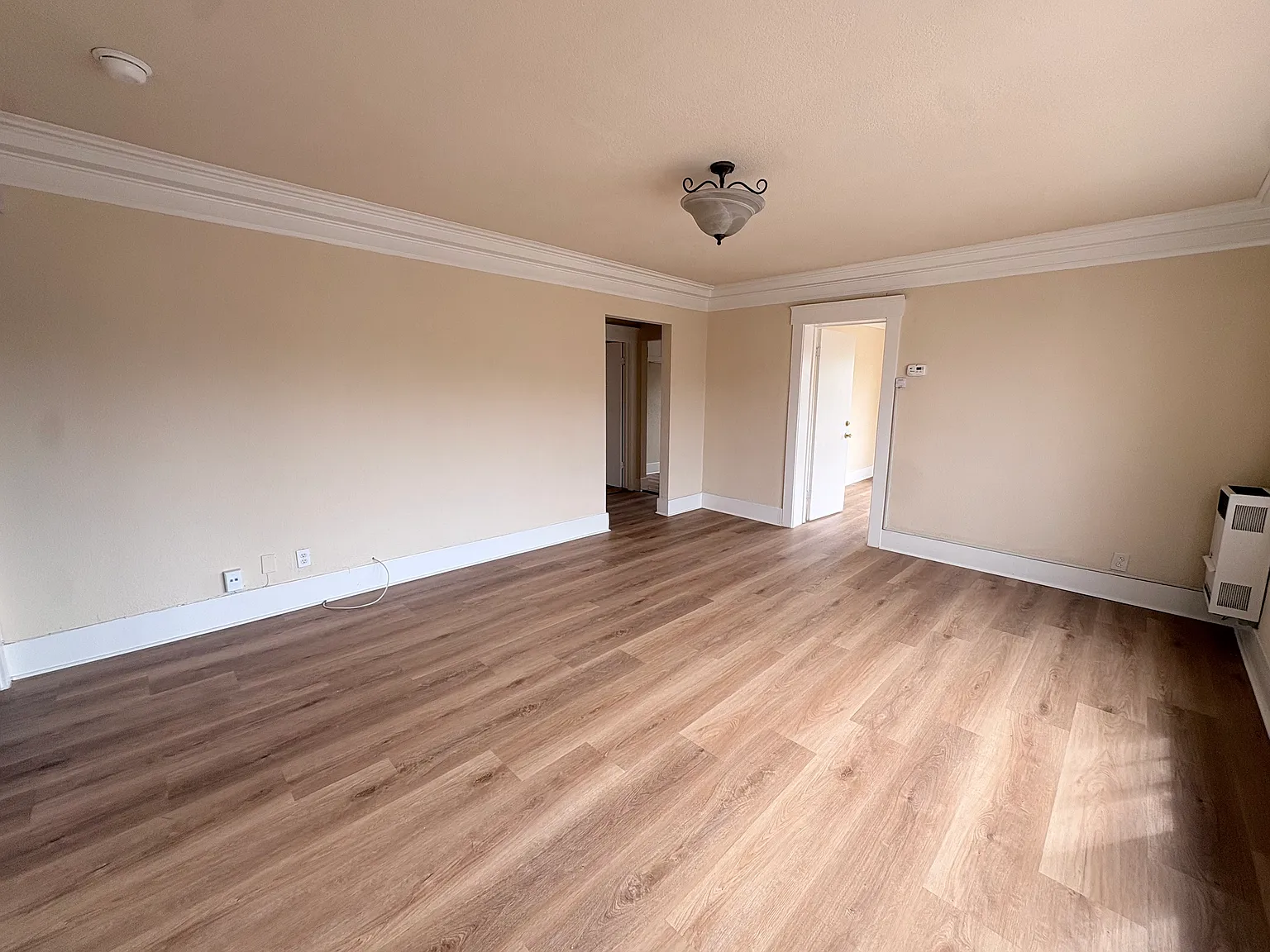 3 bed, 1000 sqft, $2,800 — Photo 4
