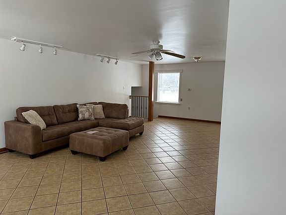 3rd image of 20 Morris Ln Unit A