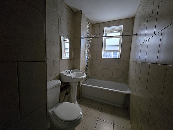 5th image of 220 Roseville Ave #202B
