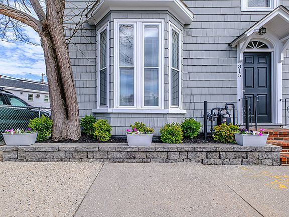 3rd image of 315 Brackett Street