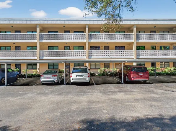 5080 Locust St NE APT 328, Saint Petersburg, FL 33703