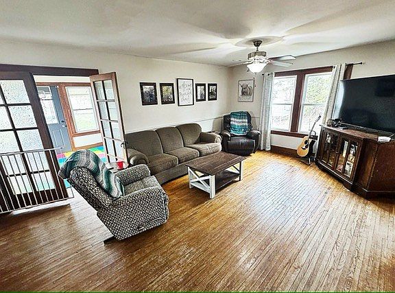 4th image of 1024 Dakota Ave