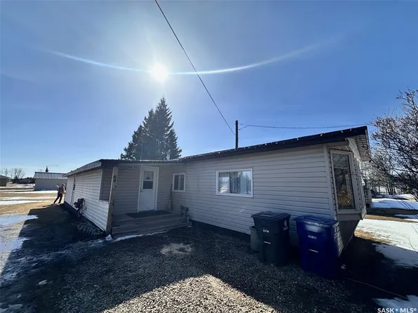 64 1st AVENUE E, Leoville, SK S0J 1N0