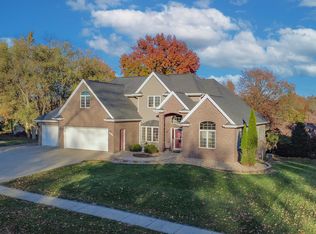1312 W 2nd St, Pella, IA 50219