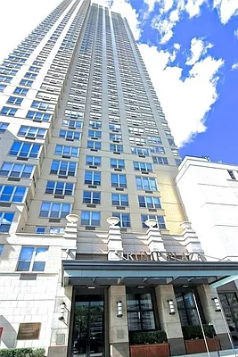 Sold by Nestseekers | media 1