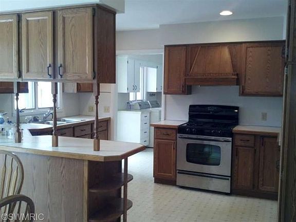 4th image of 1695 Petoskey Dr