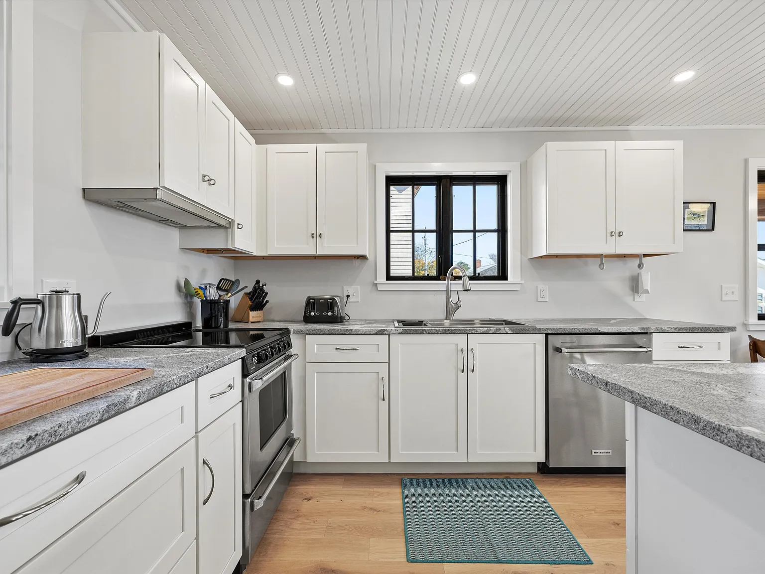 2 bed, 1.5 bath, $3,000 — Photo 4