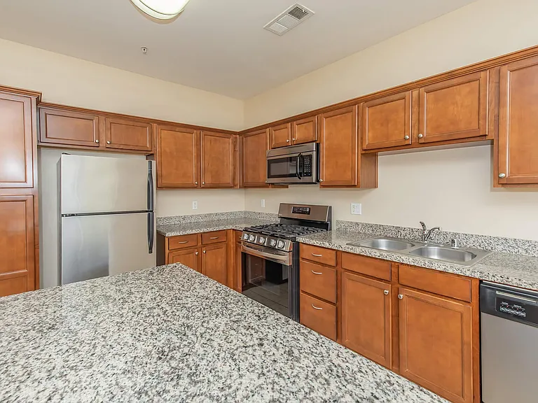 Vineyards at Palm Desert Apartment Homes — Photo 91