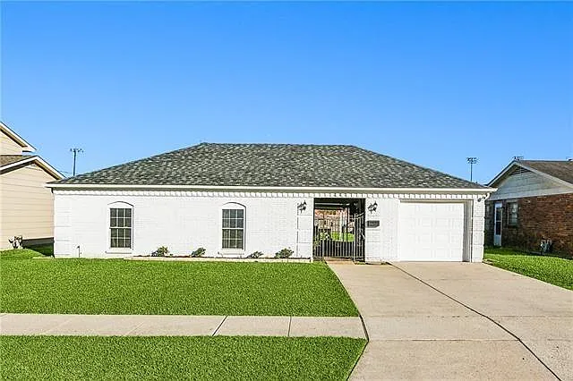 4 bed, 2.0 bath, 1679 sqft, $2,500 — Photo 1