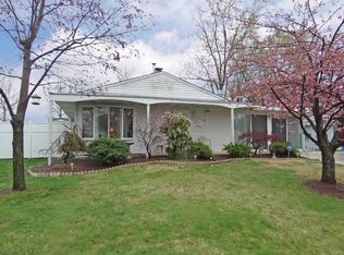 10 Crimson King Ln, Levittown, PA 19055