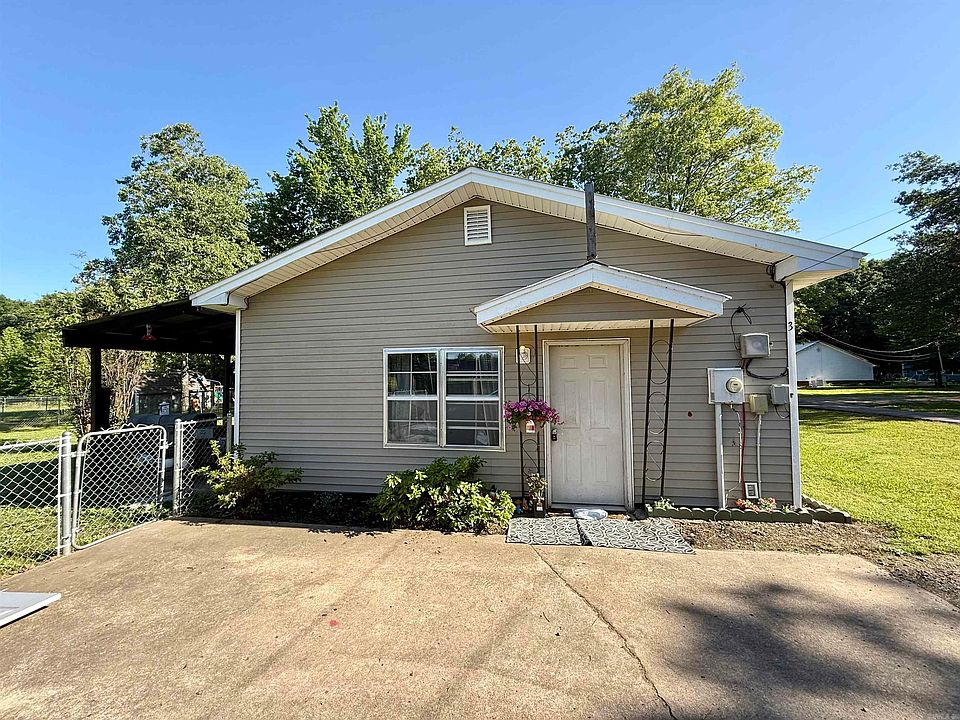 1st image of 3 Paige Dr