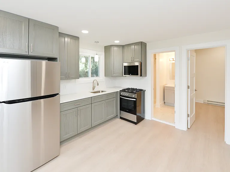 255 Rea Ave #6 — Photo 2