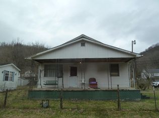 202 Logan Rd, Kincaid, WV 25119