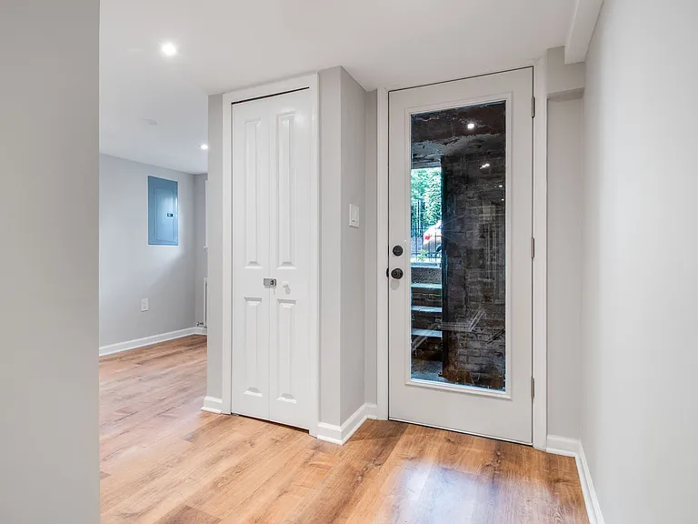 8 R St NW #6 — Photo 13
