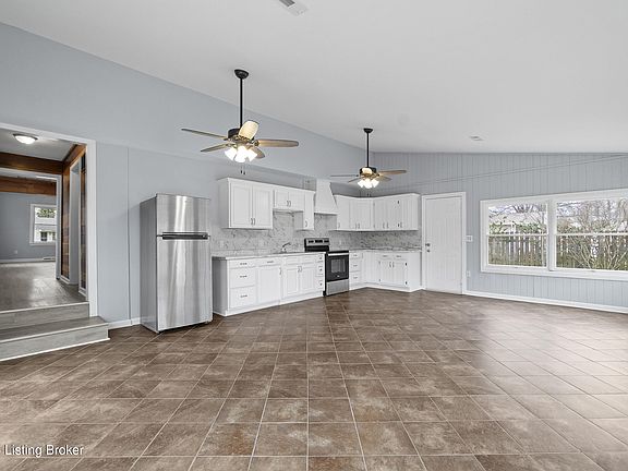 4th image of 9743 Mason Ln