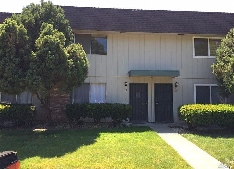 1st image of 490 Edgewood Dr APT 3