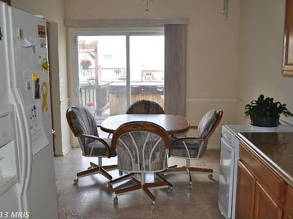 3rd image of 215 Persimmon Cir