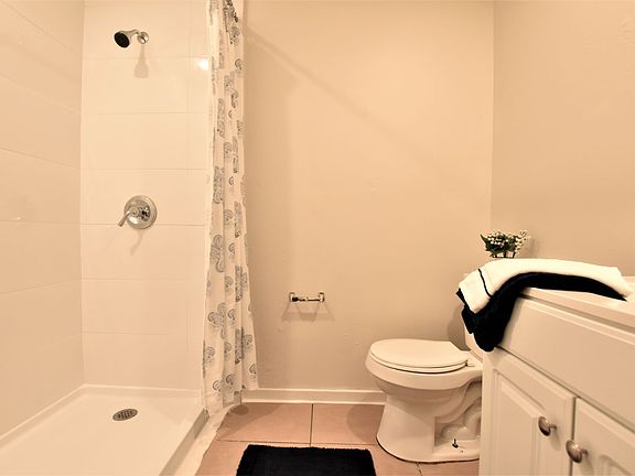 2nd image of 814 SE 5th Ave APT 7