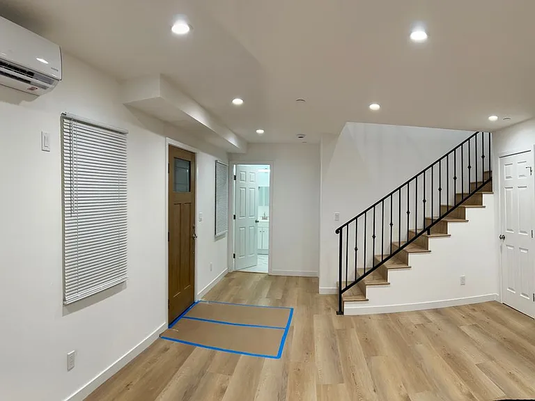 18654 Runnymede St #1/2 — Photo 3