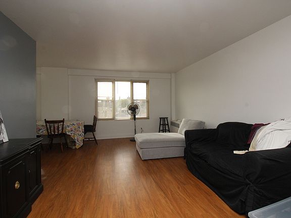 2nd image of 2606 W Balmoral Ave APT 408