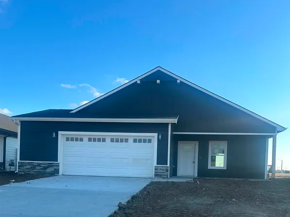 1566 N Emerald Valley Dr, Mulvane, KS 67110