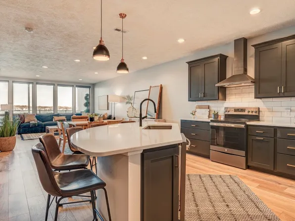 570 Linden Dr Unit 212, Arnolds Park, IA 51331