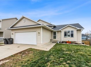 2710 River Ridge Rd, Des Moines, IA 50320