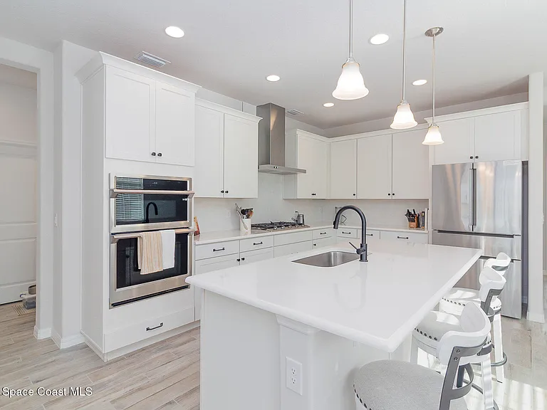 2406 Kamin Dr — Photo 4