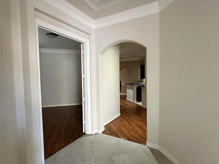 2910 Royal Oaks Grv — Photo 4
