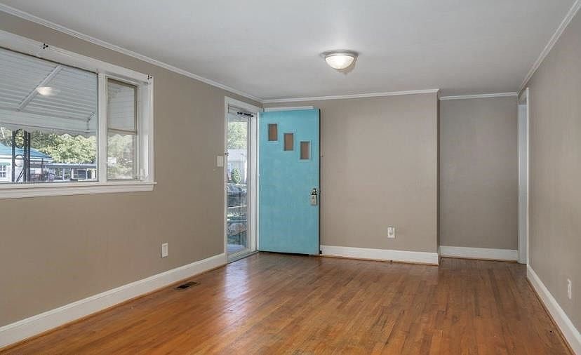 2nd image of 503 W Johnston St E