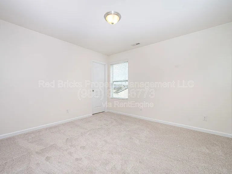 3530 Alister Ave SW — Photo 28