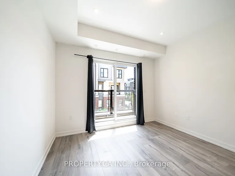 3550 Colonial Dr #16 — Photo 6