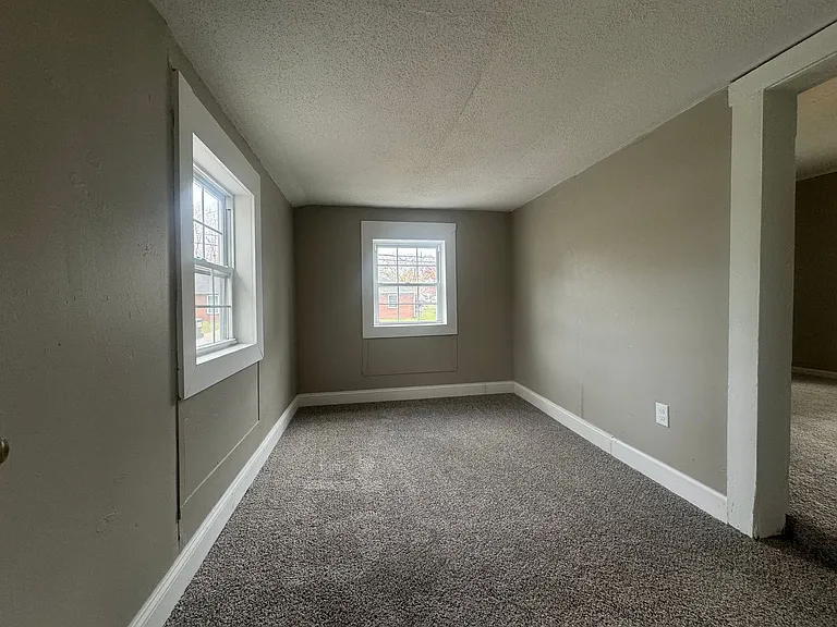 510 E Carter St — Photo 8