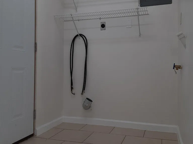 222 Moriarty St NW — Photo 7